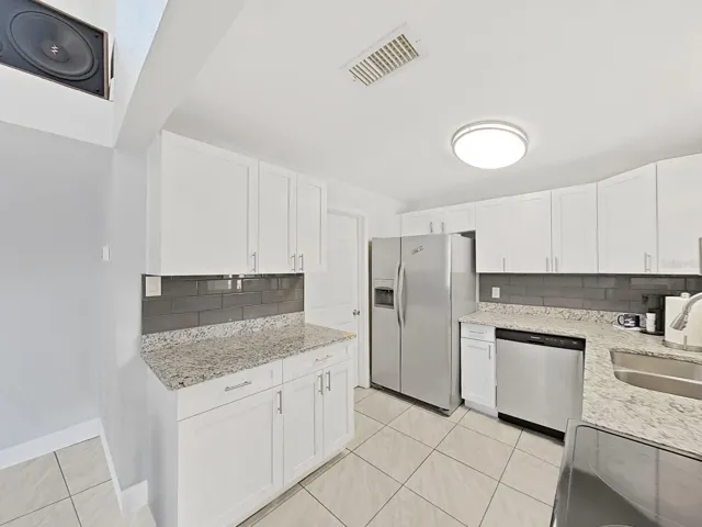 Kitchen with tile backsplash