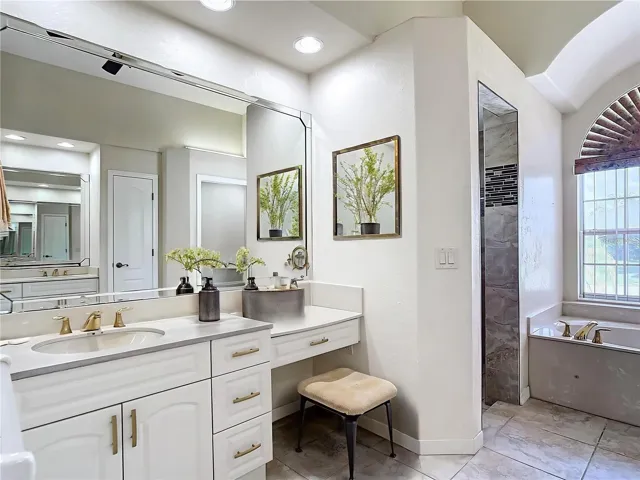 PRIMARY BATHRROM SUITE VIRTUAL STAGING