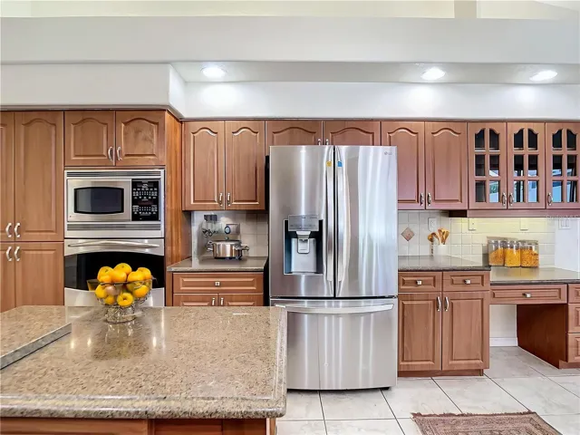 GOURMET KITCHEN VIRTUAL STAGING