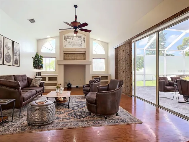 FAMILY ROOM VIRTUAL STAGING