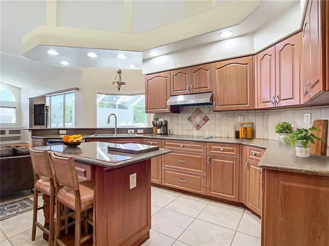 GOURMET KITCHEN VIRTUAL STAGING
