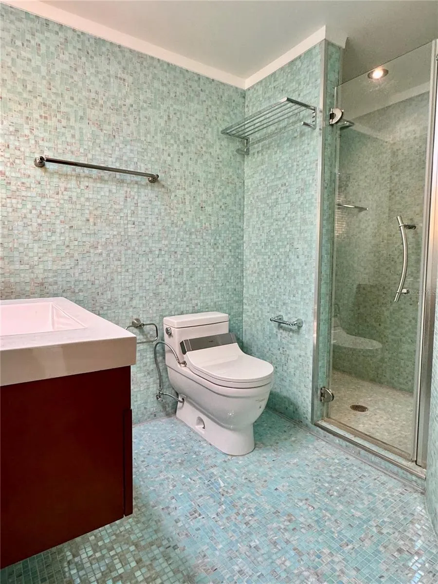 2nd bathroom