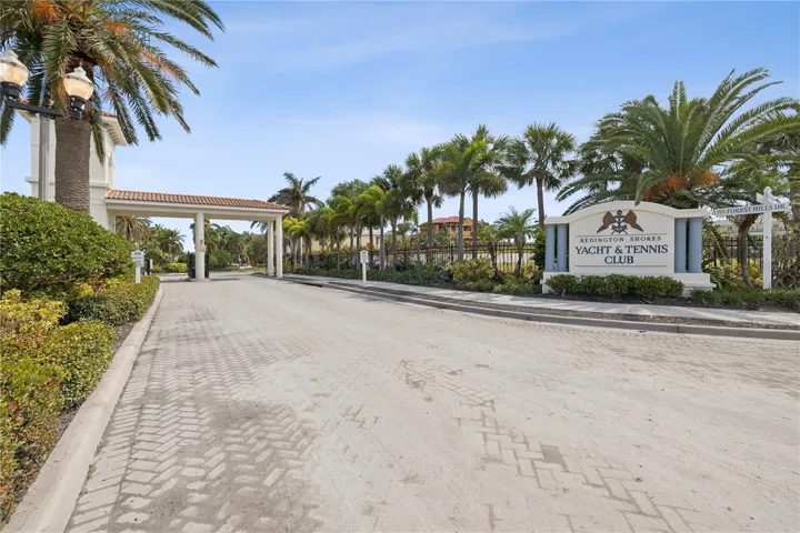 Redington Shore Yacht Club & Tennis Club community entrance