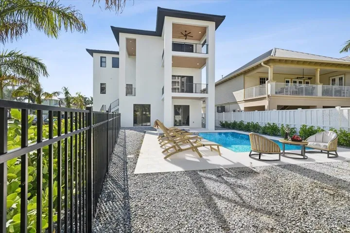 This photo has been virtually staged