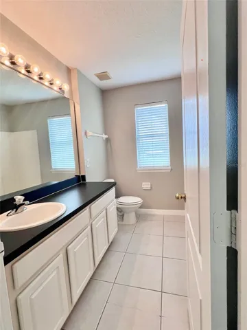 Full bathroom second floor