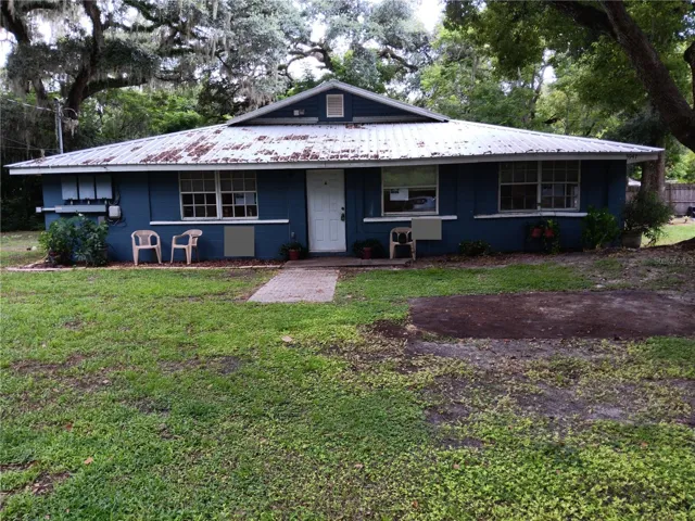 Triplex 1 of 2 buildings6 beds 3.5 bathd
