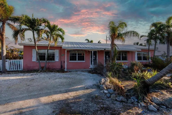 204 Tarpon St - Front Exterior
