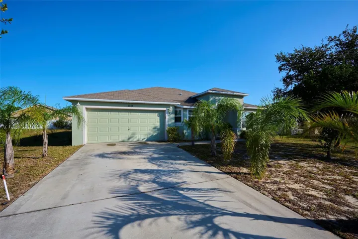 4 bedroom, 2 bath home in Lake Wales
