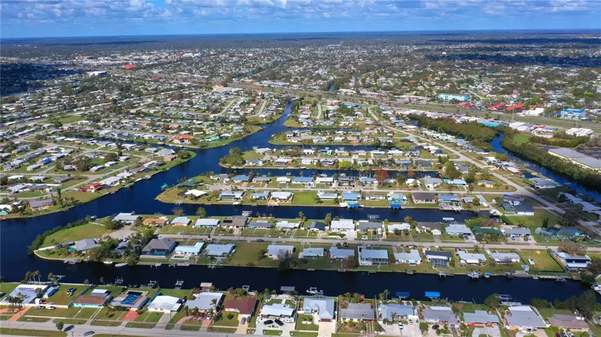 554 Lindley Terr - Close to Tamiami Trail