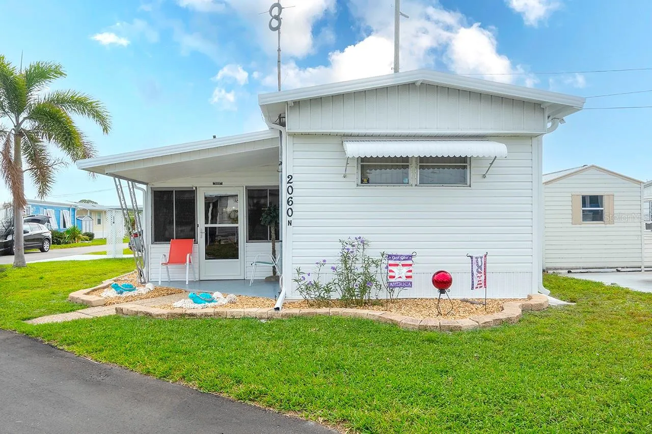 Great curb appeal, corner homesite