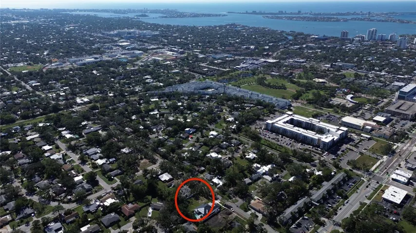 Convenient Location to Payne Park, Downtown, The Marina & the Beaches