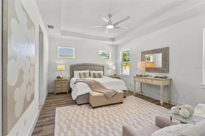 Large space, King Bed