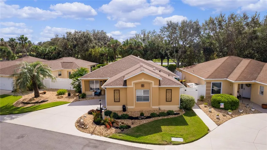 Welcome to this Meticulously maintained Grantham Courtyard Villa in Allendale Villas