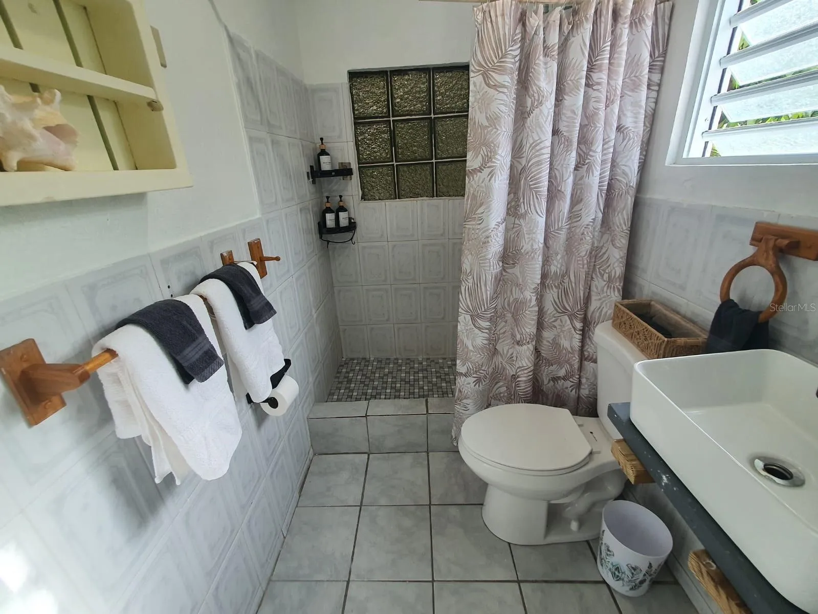 Grande Primary Bathroom