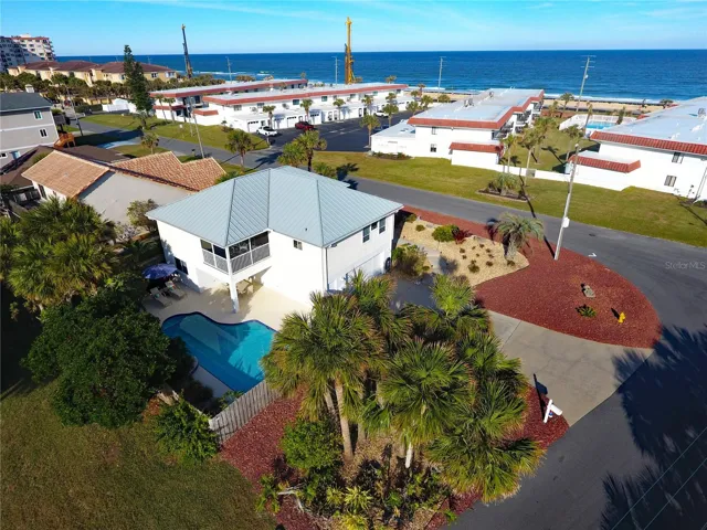 Quick access to beach!