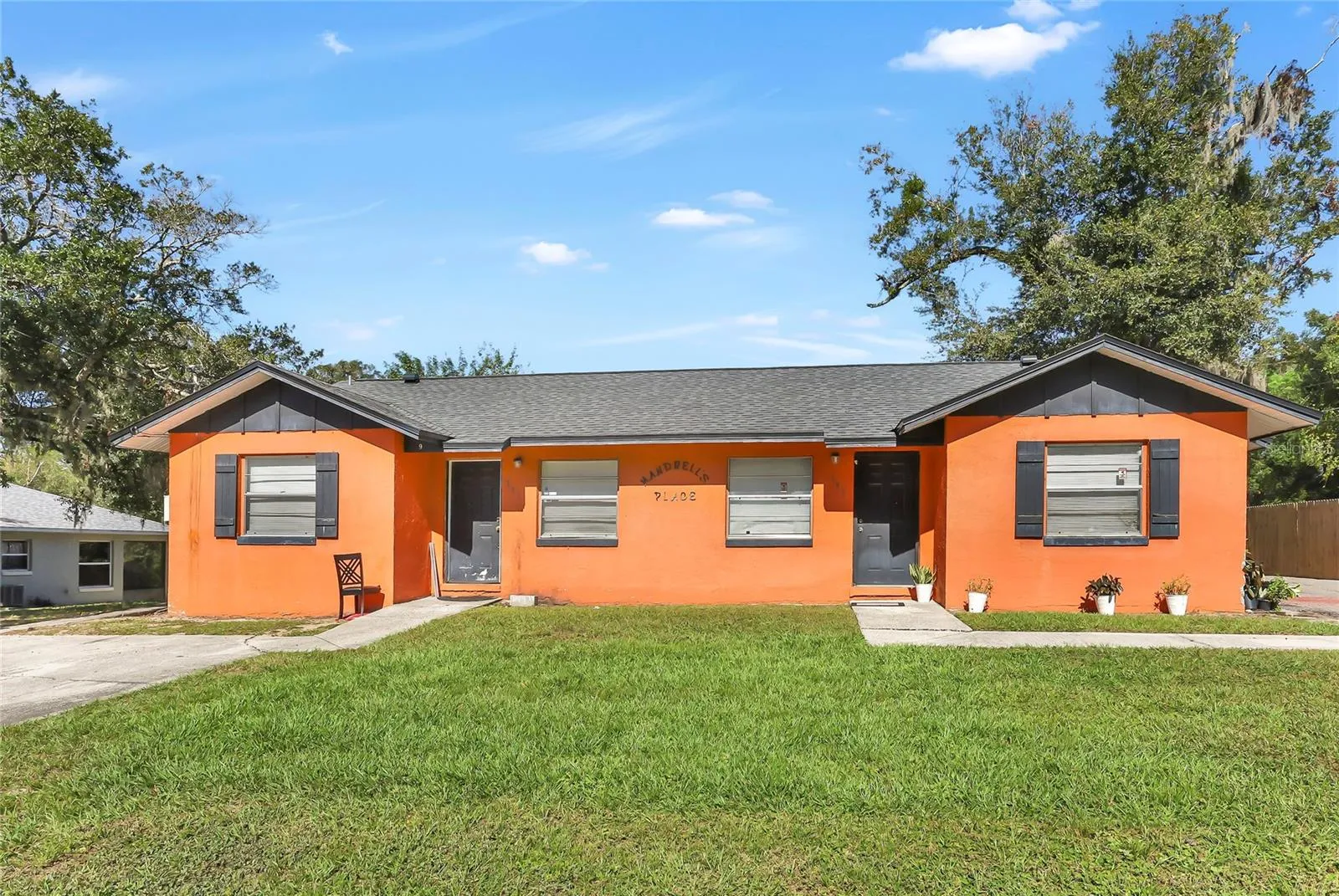 Duplex: 2 units - Each 2 beds &amp; 1 bath