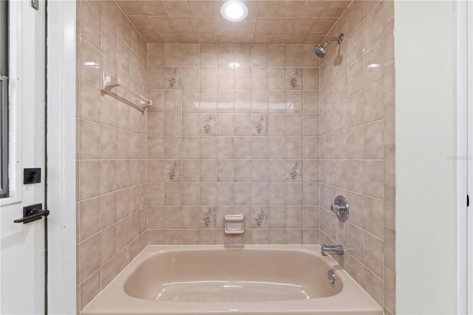 GUEST TUB SHOWER