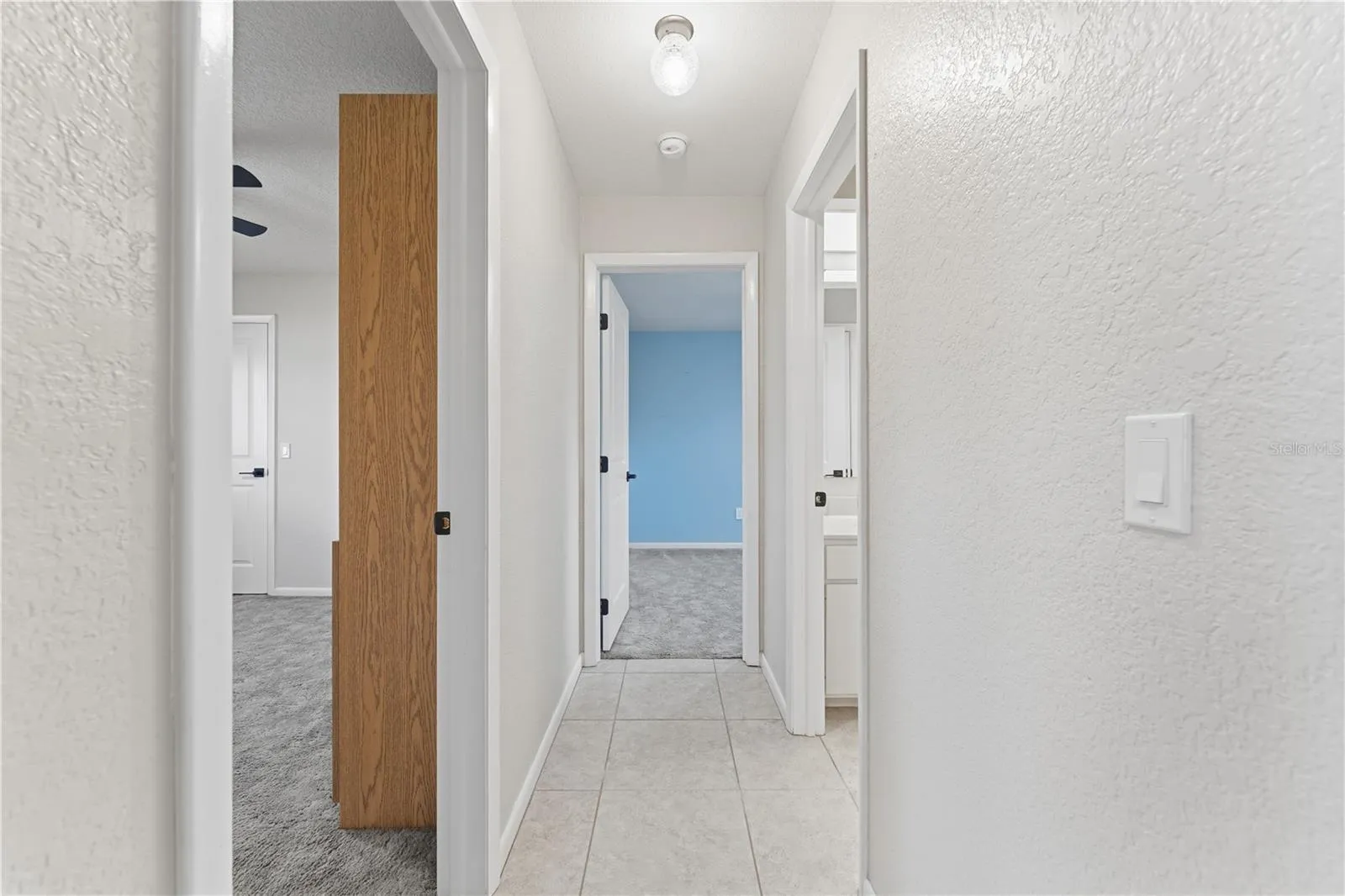 BACK BEDROOMS AND BATH ON RIGHT