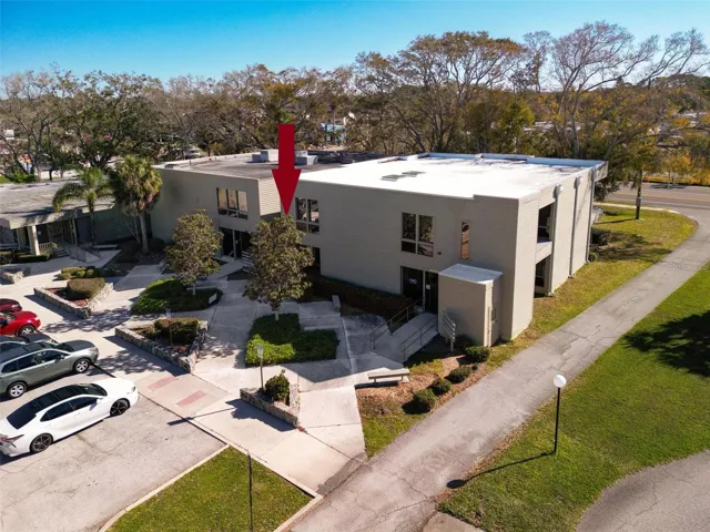 Entrance to 1964 Bayshore Blvd #B, Dunedin FL 34698