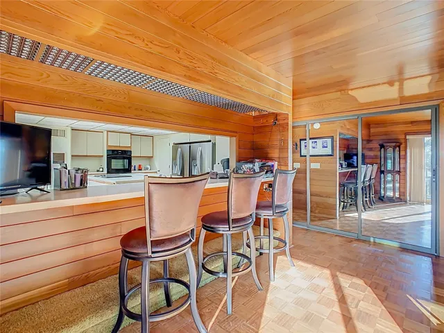 BAR PART OF MAIN DINING AREA