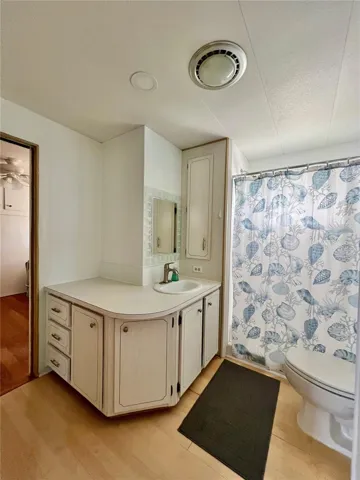 Hallway bathroom which is also attached to the 2nd bedroom