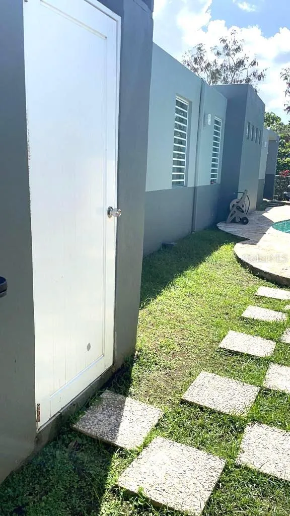 Half bathroom pool area