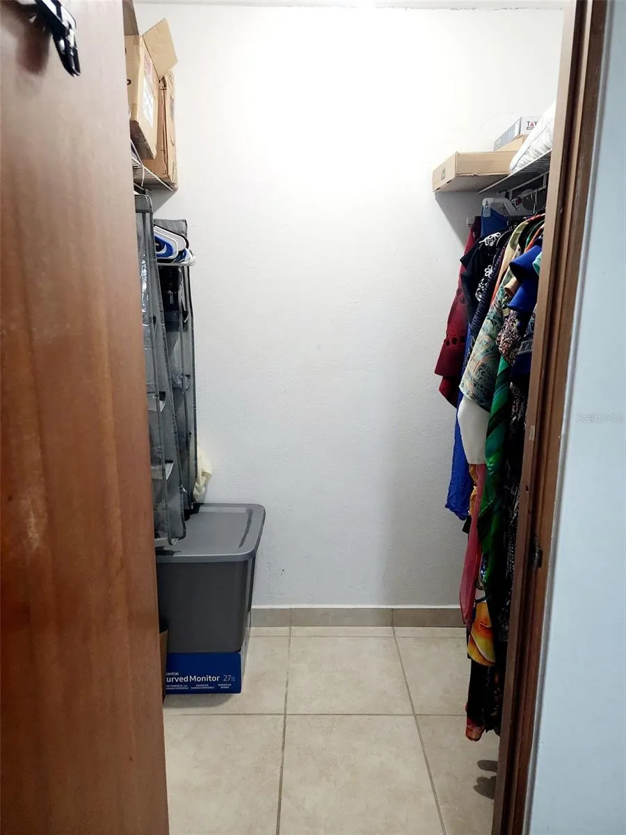 Bedroom walking closet