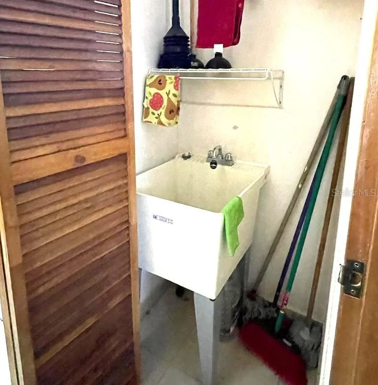 Laundry mop area