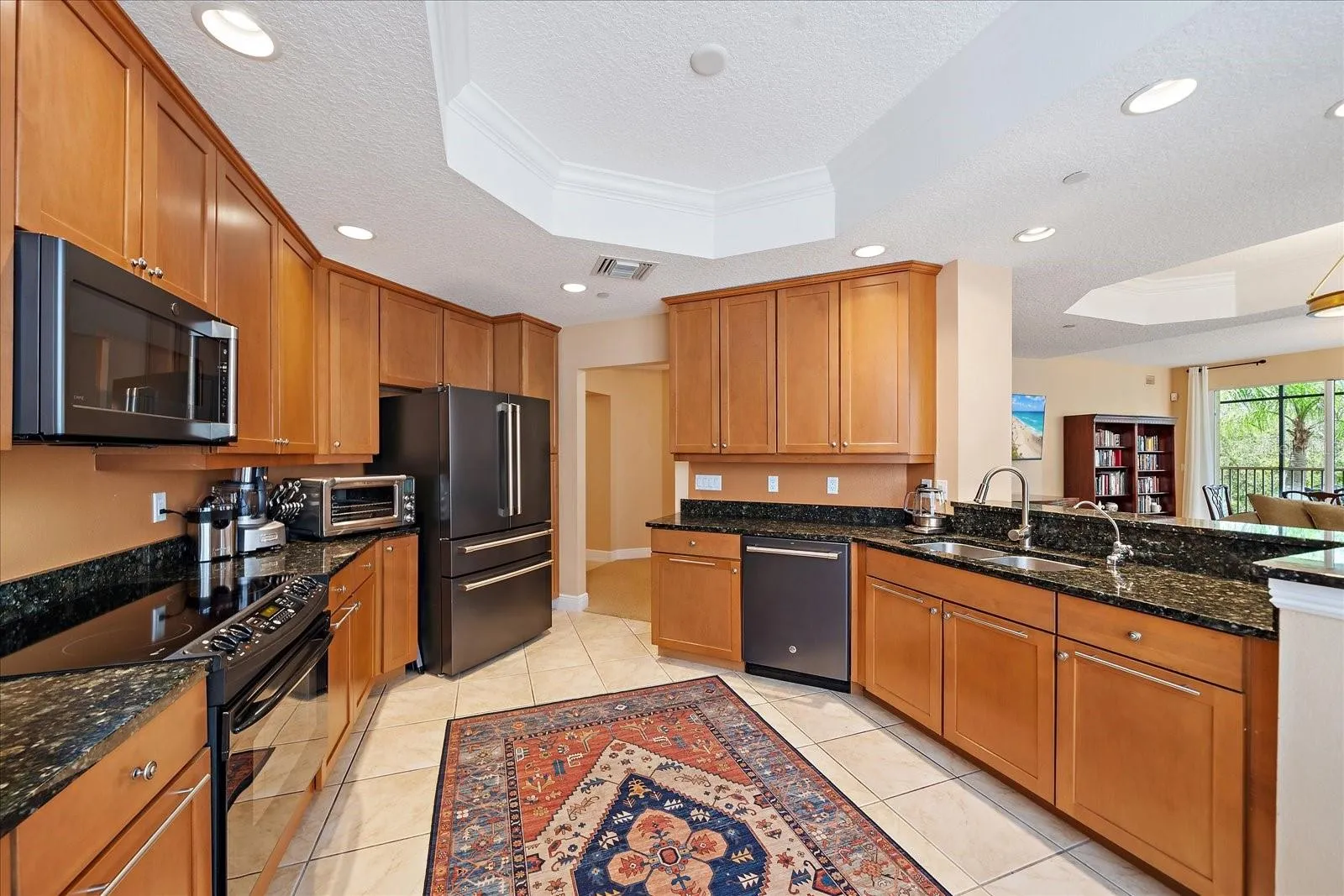 Kitchen with lots of storage, updated appliances, water filtration & reverse osmosis system