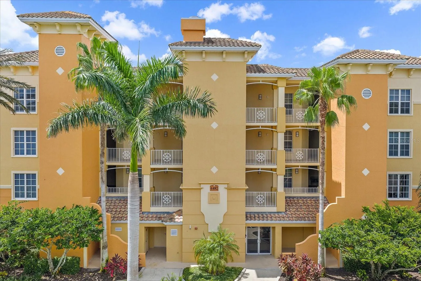 Welcome to 6482 Watercrest Way in Lakewood Ranch!