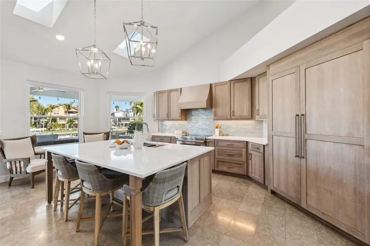 Brand New Kitchen with Top Of The Line appliances!