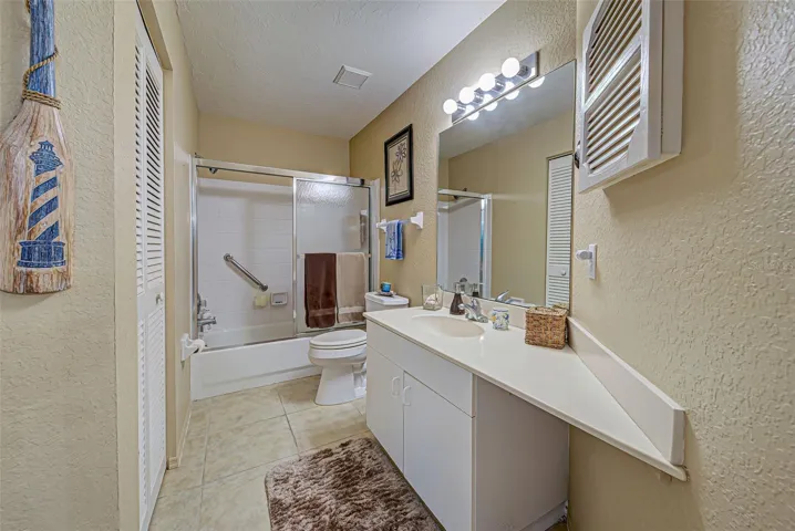 Guest bathroom with tub/ shower.