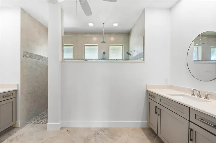 Modern Primary En Suite