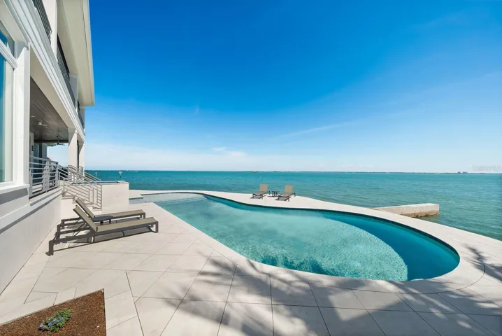 1st Floor Pool Patio