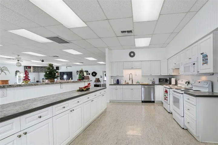 Clubhouse Kitchen Serving Bar