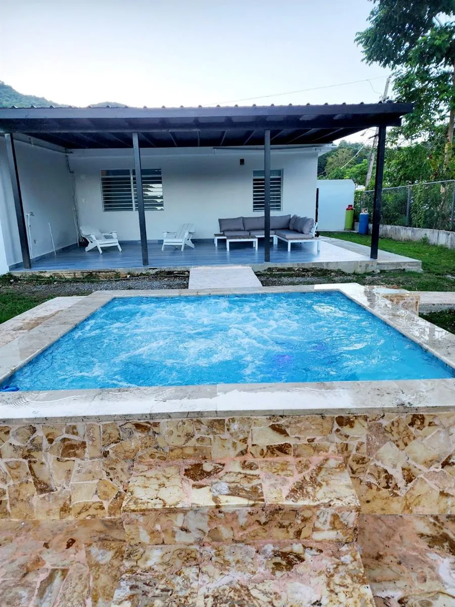 Jacuzzi area