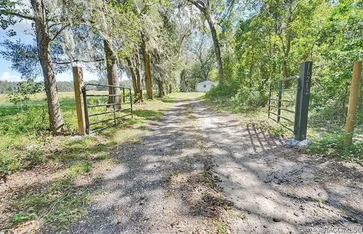 private 300' entrance