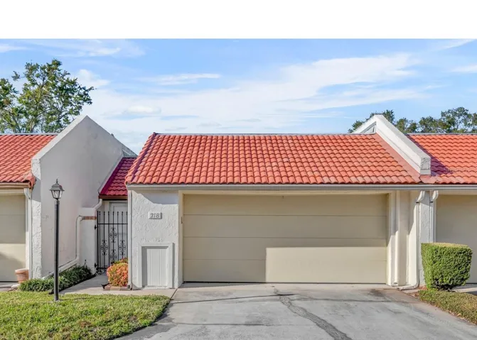 Welcome to 218 Balfour Dr., in Winter Park!