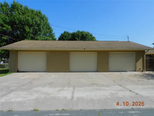DETACHED 3 CAR GARAGE