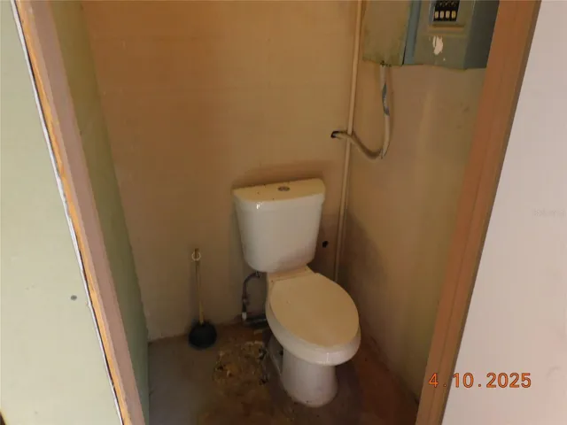 1/2 BATHROOM 3 CAR GARAGE
