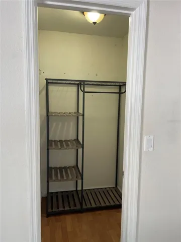 WALKING CLOSET
