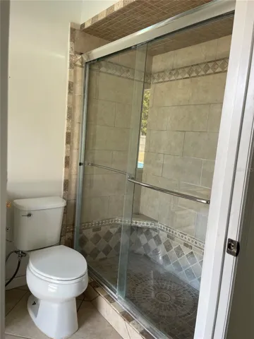 MASTER BATH WITH ACCES TO THE POOL