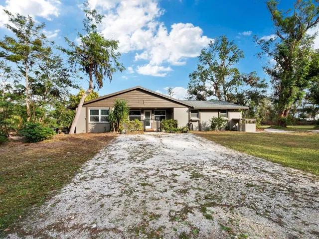 Private driveway to main home with plenty of parking