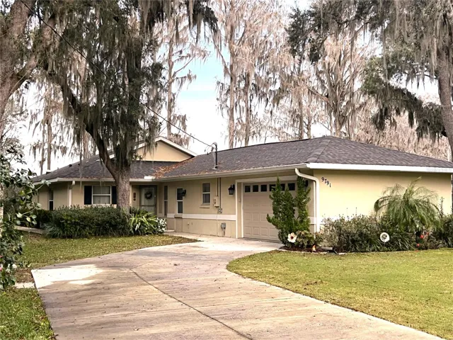 Charming lake-Front Home W/ Attached Garage, Two Docks, LG Outdoor Workshop + She-Shed Craft Shop--Nestled Beautifully On The Banks of Famous Lake Rousseau!--No Flood Insurance Required.