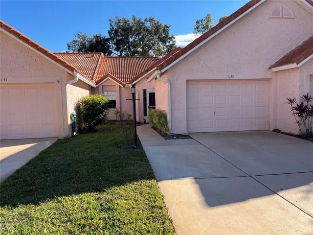 1139 Front Villa with one car garage room for Golfcart