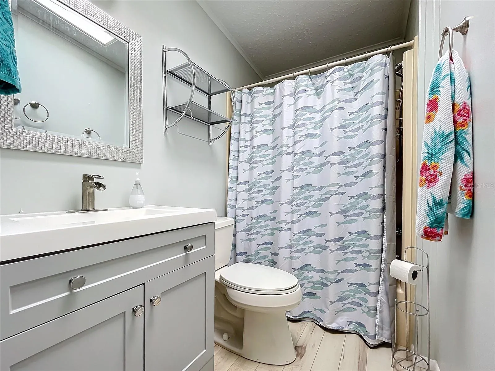 2ND BATHROOM