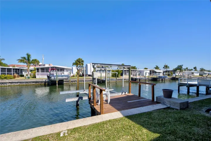 Dock with lift.