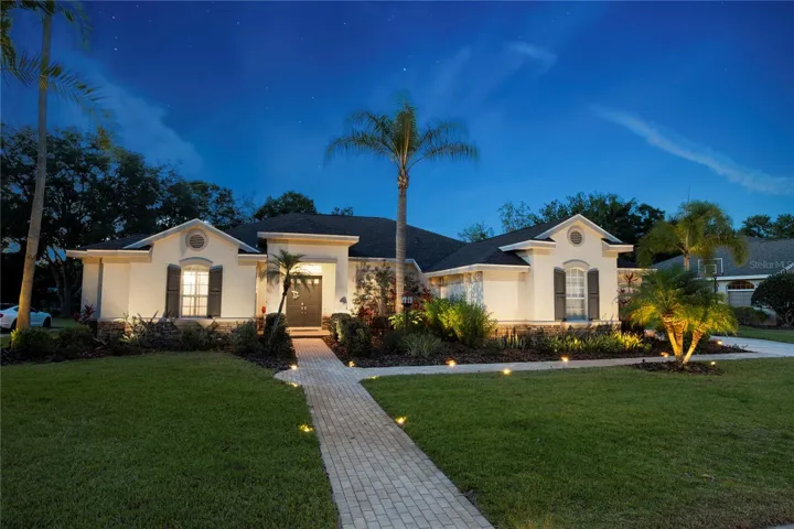 SPRAWLING ONE STORY - 3600 SQFT!!