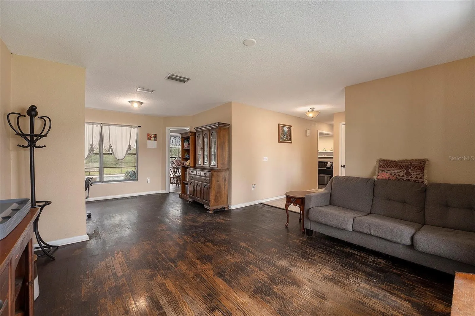 823 Scenic Heights Dr, Brandon, Florida 33511, 4 Bedrooms Bedrooms, ,2 BathroomsBathrooms,Residential,For Sale,SCENIC HEIGHTS,TB8338241