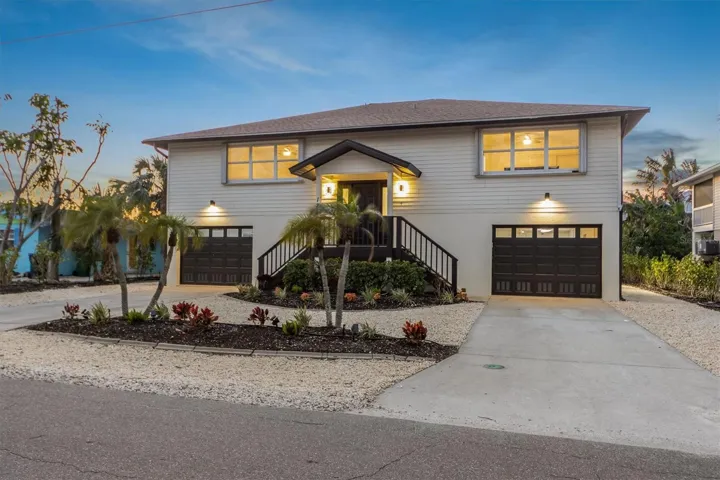 127 Crescent Dr - Front Exterior